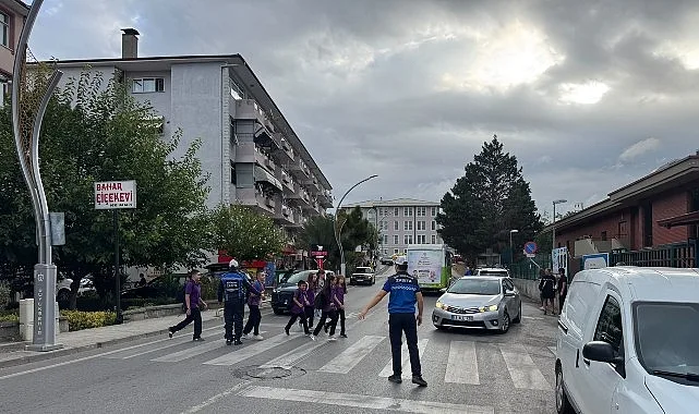 Kocaeli'de Yeni Eğitim Yılı Başladı: Zabıta Ekipleri Okul Önlerinde Görev Başında
