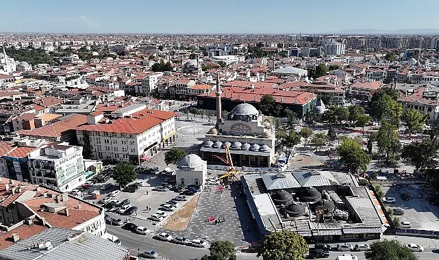 Konya Büyükşehir, Mevlana Caddesi'ni Tarihi Dokuya Uygun Yeniliyor