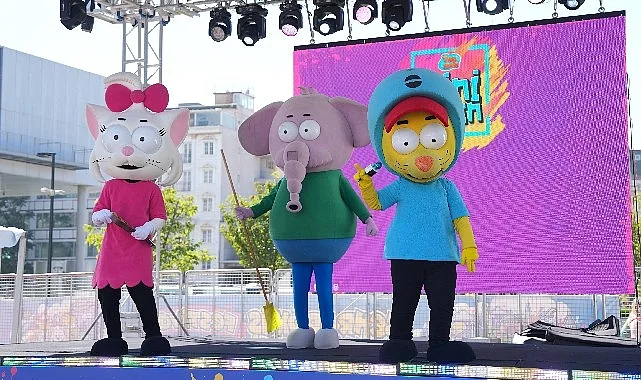Kral Şakir'in 10. Yıl Festivali Galataport'ta Coşkulu Bir Finalle Sona Erdi