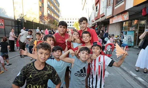 Küçükçekmece'de 'Sokakta Oyun Var' Etkinliği Binlerce Çocuğu Sevindirdi