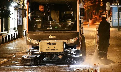 Lüleburgaz'da Temizlik Ekipleri Şehri Güne Hazırlıyor