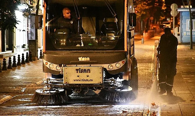 Lüleburgaz'da Temizlik Ekipleri Şehri Güne Hazırlıyor