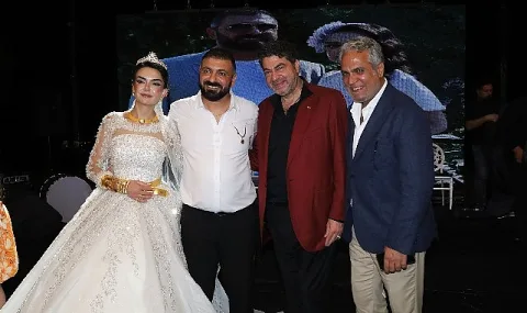 Popstar Selçuk ve Hakan Taşıyan Yıllar Sonra Aynı Düğünde Buluştu