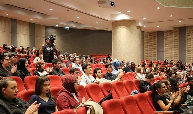 Üsküdar Üniversitesi'nde Bağımlılıkla Mücadele Konferansı Düzenlendi