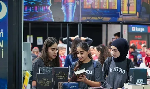 16. Antalya Kitap Fuarı Öğrencilerden Yoğun İlgi Görüyor