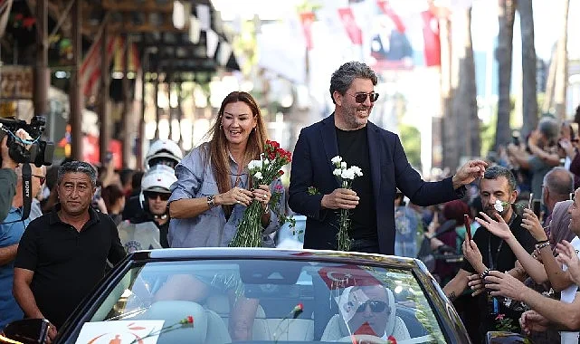 Altın Portakal Film Festivali Kortejiyle Açıldı