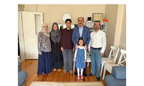 Başkan Altay, Umre Ödüllü Siyer Yarışması Gönüllüsünü Ziyaret Etti