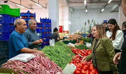 Başkan Vekili Akın, Yalı Mahallesi'nde Esnaf ve Halkla Buluştu
