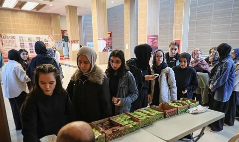 Bayrampaşa'da 3 Bin Öğrenciye YKS Semineri Verildi