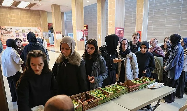 Bayrampaşa'da 3 Bin Öğrenciye YKS Semineri Verildi