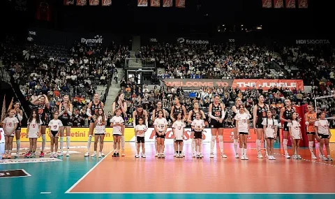 Eczacıbaşı Peron İstanbul VakıfBank'a 3-2 mağlup oldu