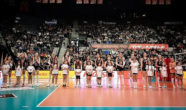 Eczacıbaşı Peron İstanbul VakıfBank'a 3-2 mağlup oldu