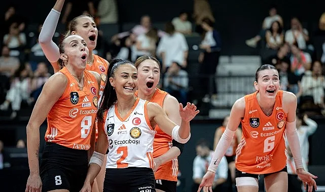 Eczacıbaşı Peron İstanbul, VakıfBank ile Derbiye Hazırlanıyor