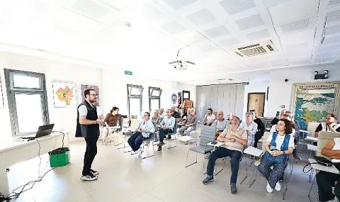 Efes Selçuk'ta Zeytin Üreticilerine Kapsamlı Budama Eğitimi Verildi