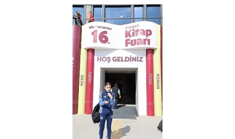 İrem Topaloğlu, Kocaeli Kitap Fuarı'nda İşaret Diliyle Kültürü Keşfetti