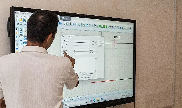İş’te İzmir ile iş bulan mühendis, öğrencilerine ders veriyor