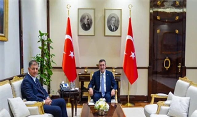 İzmir Başkanı Tugay'dan Ankara'da üst düzey temaslar