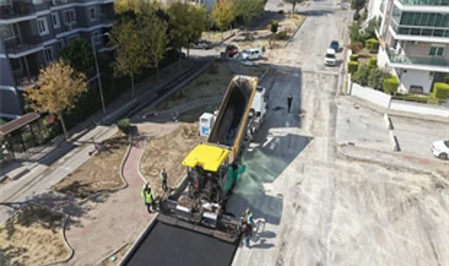 İzmir'de Çiğli ve Menemen'de yol yenileme çalışmaları hızla devam ediyor