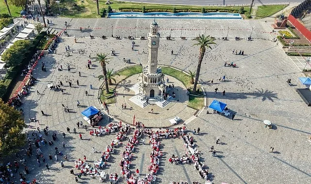 İzmir'de Cumhuriyetin 103. Yılı Akıl ve Zekâ Oyunları Finali