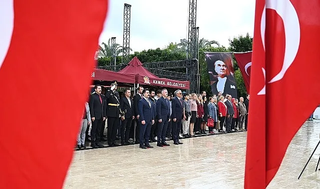 Kemer'de Cumhuriyet'in 103. Yılı Çelenk Töreniyle Kutlandı