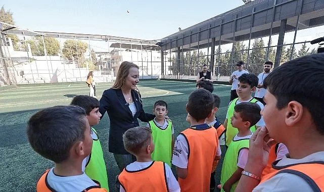 Konak Belediyesi Kış Spor Okulları Yeni Sezona Başladı: Başkan Mutlu Çocuklarla Buluştu