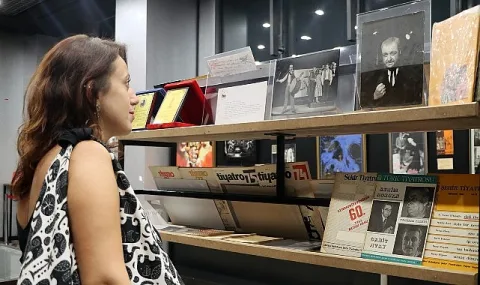 Maltepe'de 'Tiyatromuzun Belleği' Sergisi Türk Tiyatrosunu Aydınlatıyor