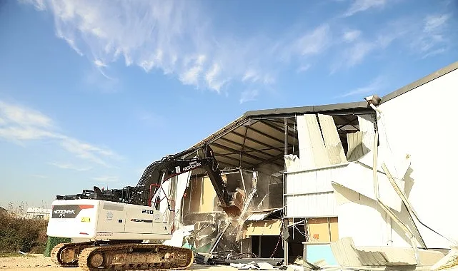 Nilüfer'de 2 kaçak depo yıkıldı: Plansız yapılar temizleniyor