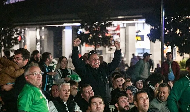 Osmangazi Meydanı'nda Bursaspor Coşkusu