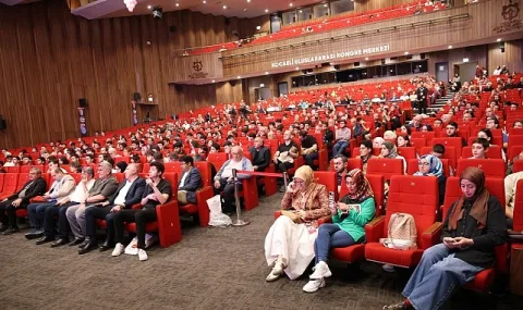 Prof. Dr. Erhan Afyoncu, Kocaeli Kitap Fuarı'nda Tarihin Geleceğe Işık Tuttuğunu Vurguladı