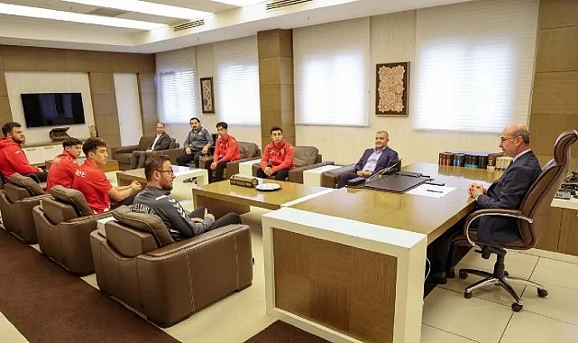 Selçuklu Belediyespor'un Dünya ve Avrupa Dereceli Sporcuları Başkan Pekyatırmacı'nın Konuğu Oldu