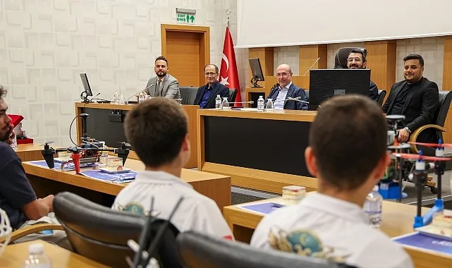TEKNOFEST Başarılı Takımları Başkan Pekyatırmacı'yı Ziyaret Etti
