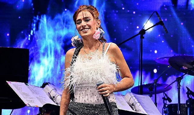 Yıldız Tilbe Kıbrıs'ta 2 Bin Davetliyle Unutulmaz Bir Gece Yaşattı