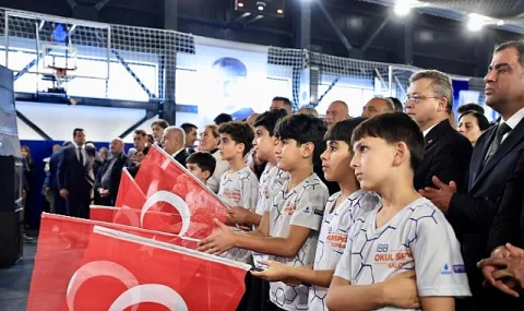 Zeytinburnu'nda Yeni Spor Salonu Açıldı: 46 Okula Hizmet